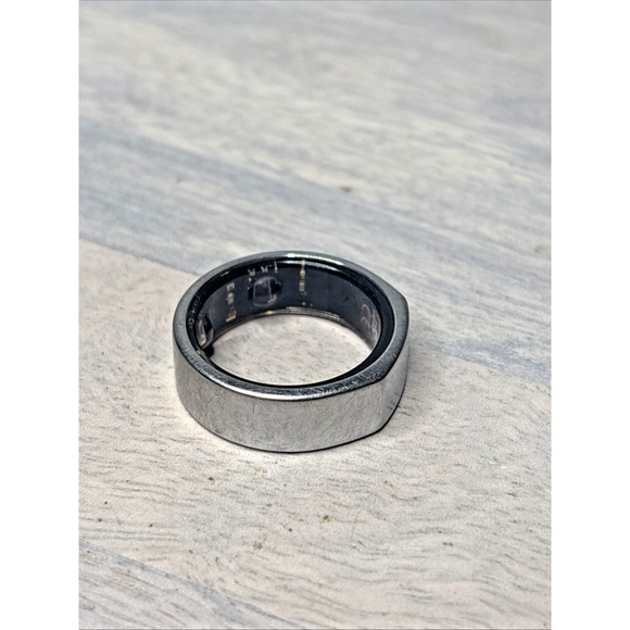 Oura Ring Gen 3 Silver Smart Activity & Sleep Tracker size 13 - Picture 2 of 7